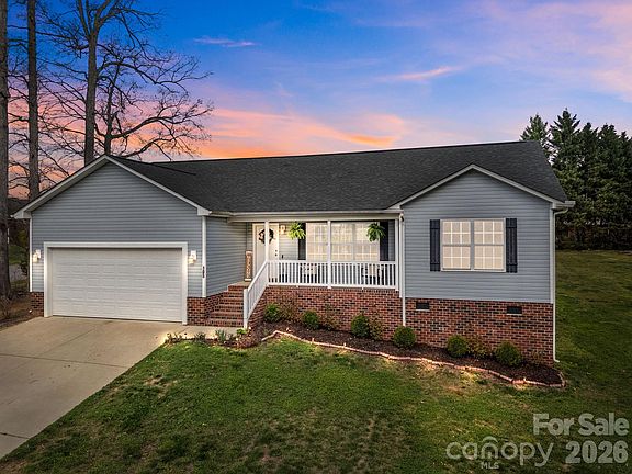 4th image of 105 Hidden Spring Dr