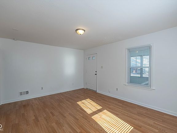5th image of 4534 Norwaldo Ave