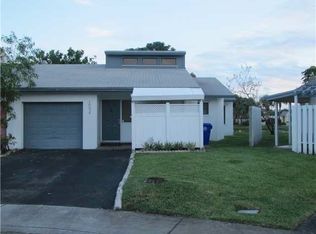 10036 SW 14th St, Pembroke Pines, FL 33025