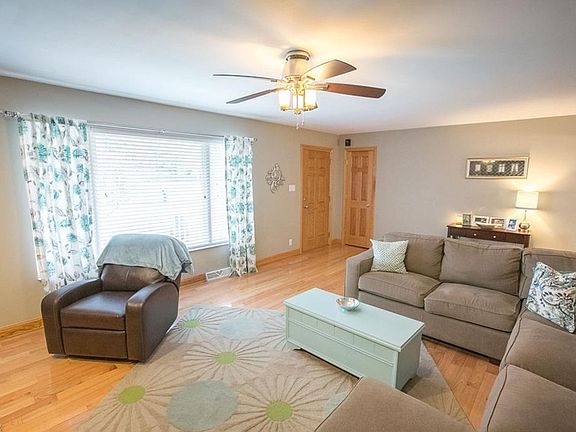 3rd image of 3756 Valley Dr