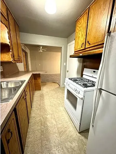 3 bed, 1.5 bath, 1588 sqft, $1,300 — Photo 4