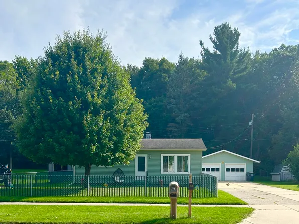 380 Cherry St, Coloma, MI 49038