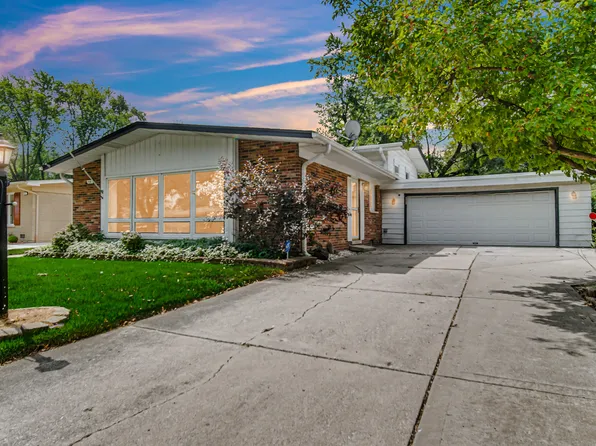 418 N Longwood Dr, Glenwood, IL 60425