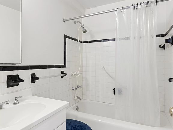 5th image of 45 E End Ave #4DE