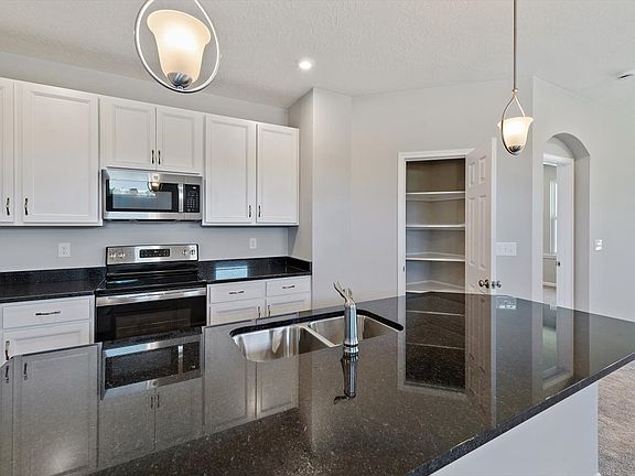 4th image of 403 Summerlyn Farms Ct