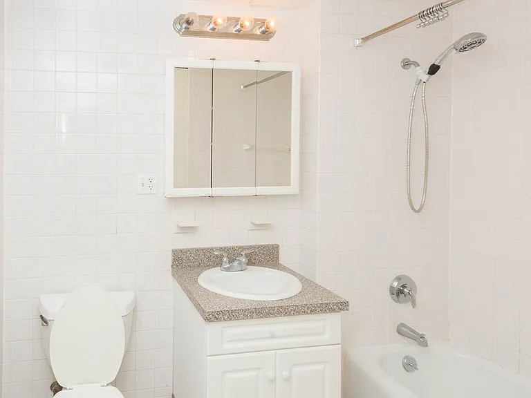 Lakewood Apartments — Photo 11