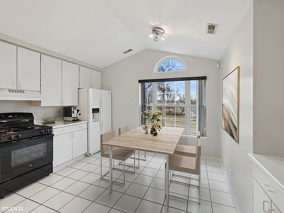 4th image of 3004 Lexington Ln #8R42