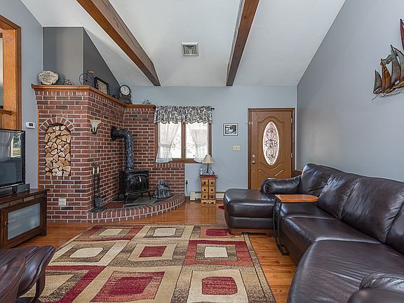 5th image of 15 Dove Ln