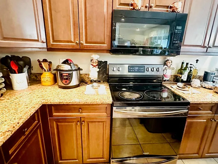 9205 Dupont Pl — Photo 16