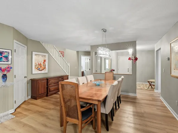 884 Marie Ave W, Mendota Heights, MN 55118