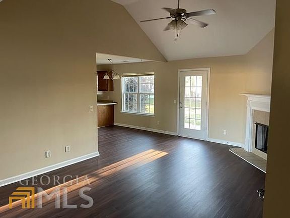 3rd image of 628 Hampstead Ave