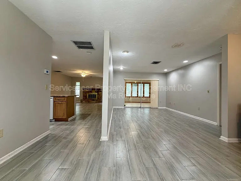 423 Whispering Oaks Ct — Photo 33