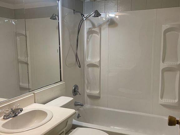 4th image of 212 S Emerald Ln