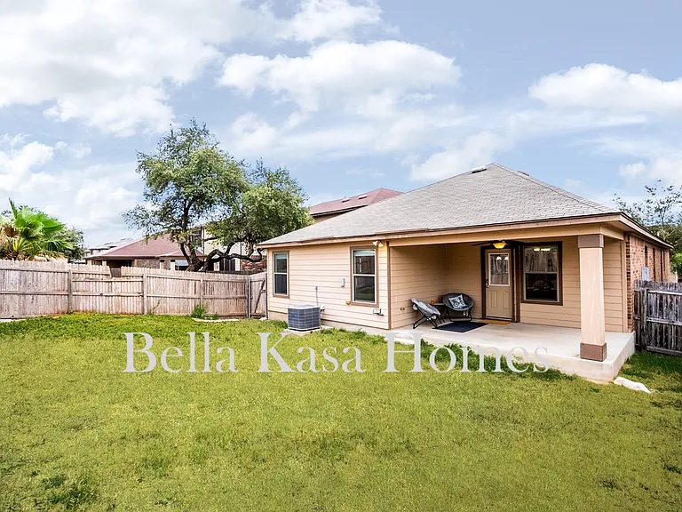 903 Spello Cir — Photo 17