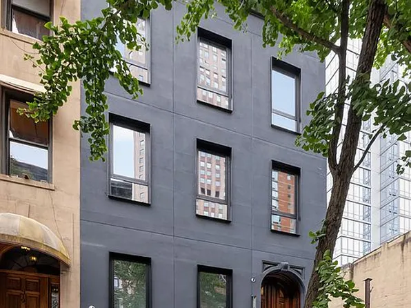 317 W 51st St, New York, NY 10019