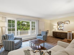 524 Laurel Lake Rd APT 6, Mequon, WI 53092