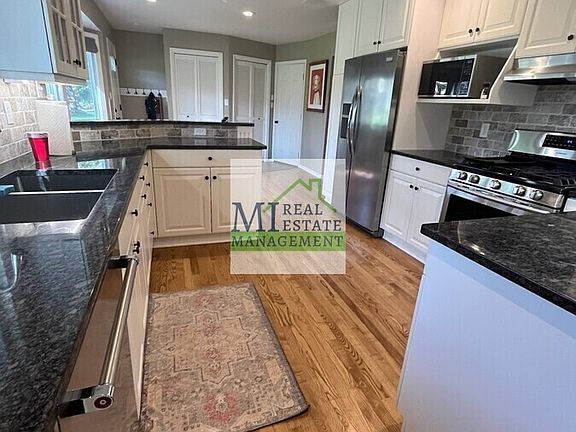 2nd image of 1365 Heather Dr