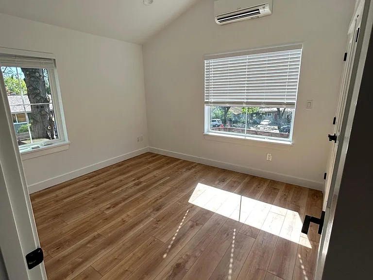 3508 NE 134th St — Photo 17