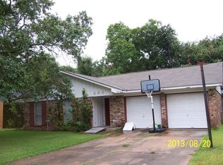808 Sycamore St, Lake Jackson, TX 77566