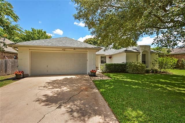 1st image of 204 Applewood Dr