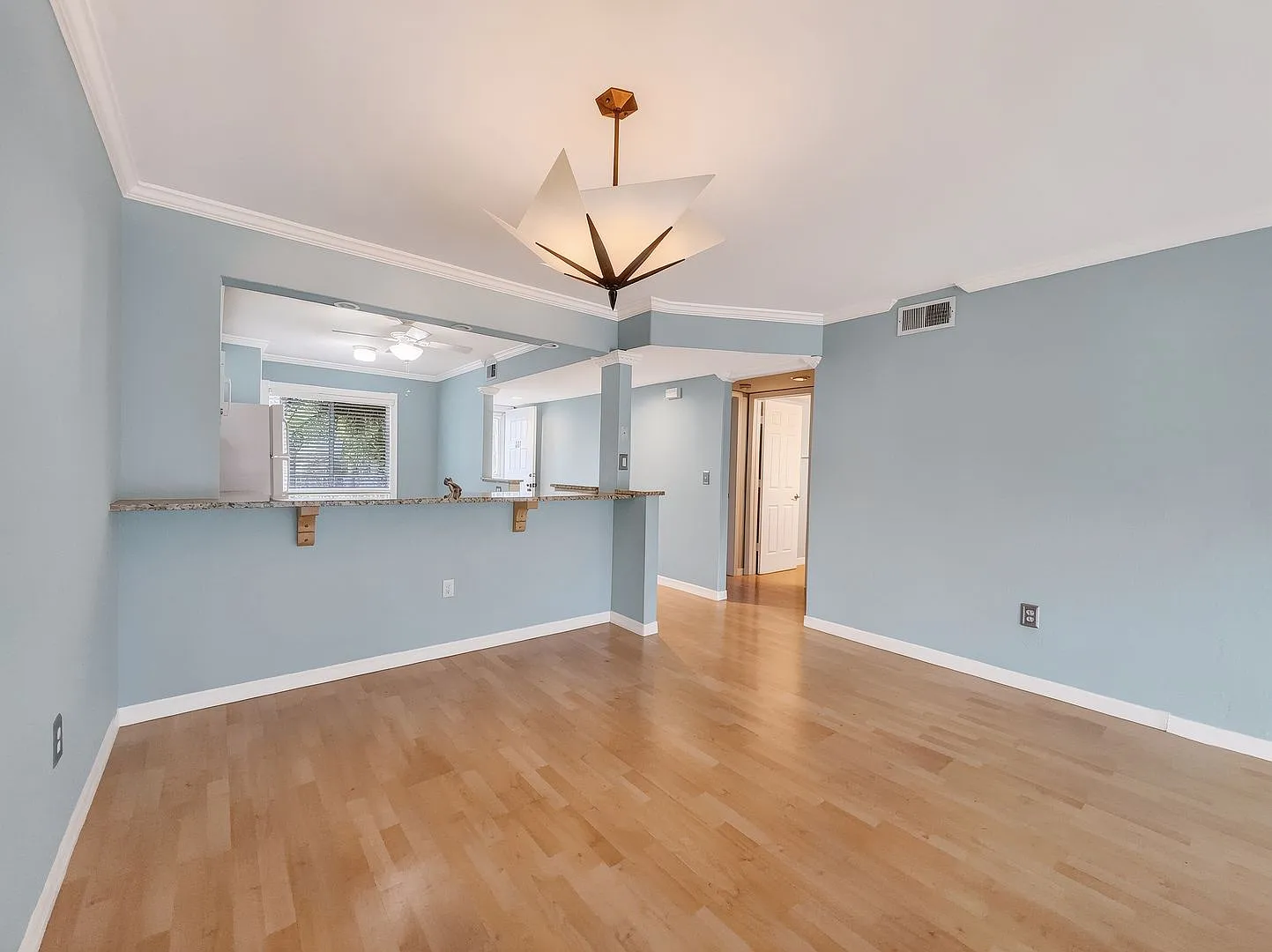 Stunning Sandpiper Bay 2 bed/2 bath end unit condo — Photo 4
