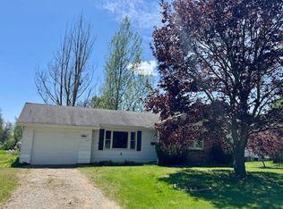 525 W Upton Ave, Reed City, MI 49677