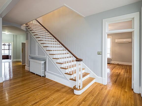4th image of 1404 N Main St