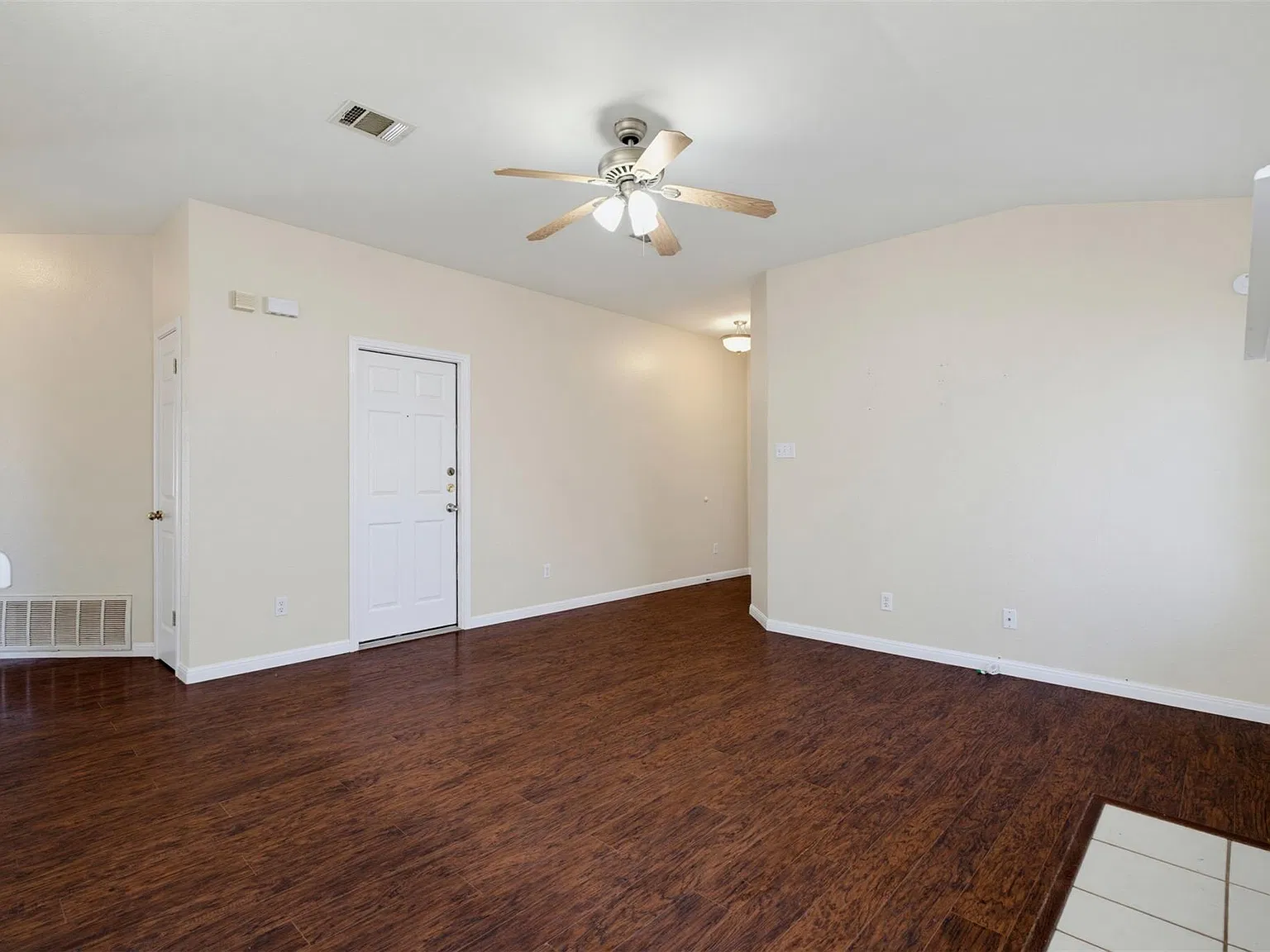 3 bed, 2.0 bath, 1111 sqft, $1,750 — Photo 4