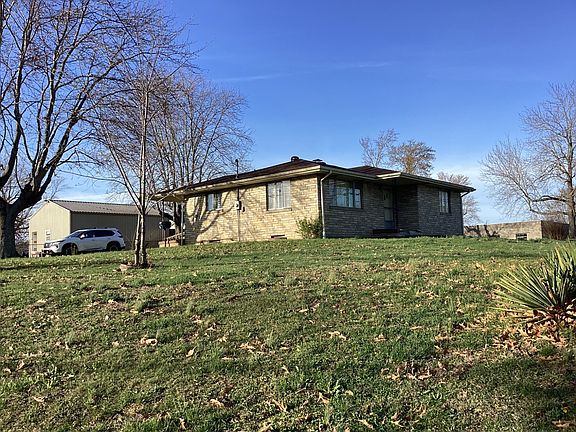 4th image of 301 E Main St