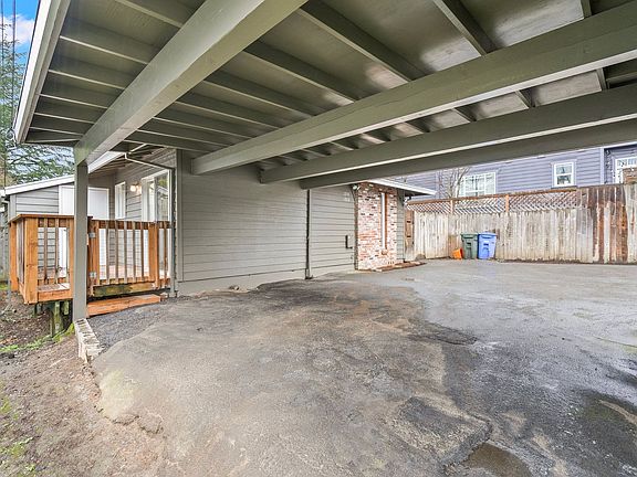 3rd image of 1912-1914 SE Tacoma St