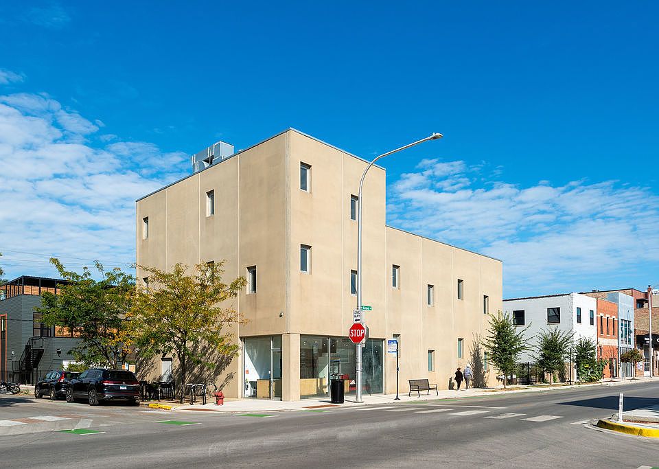 1st image of 2054 W Grand Ave