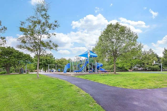 2276 Vanderbilt Dr — Photo 19