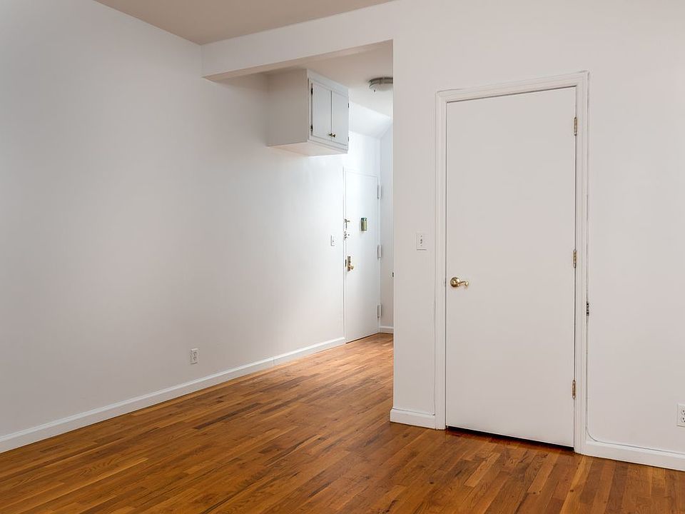 2nd image of 4 Bleecker St