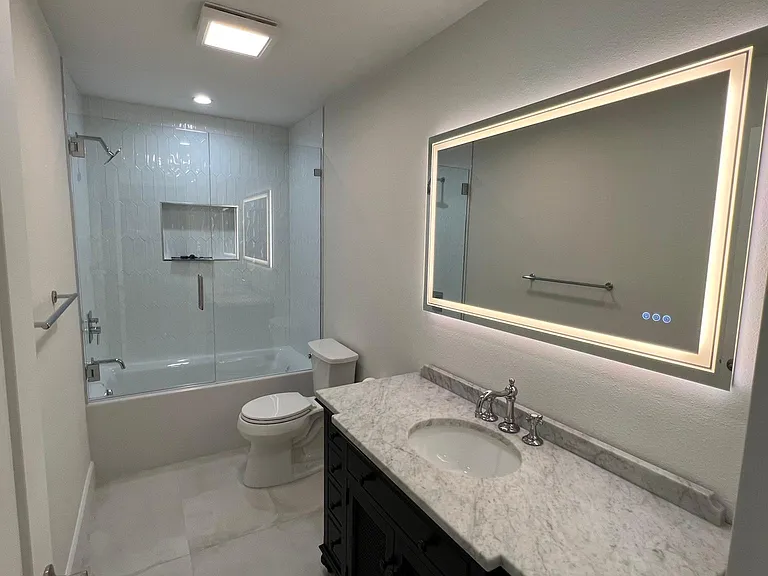 Hall Bathroom Pict 2