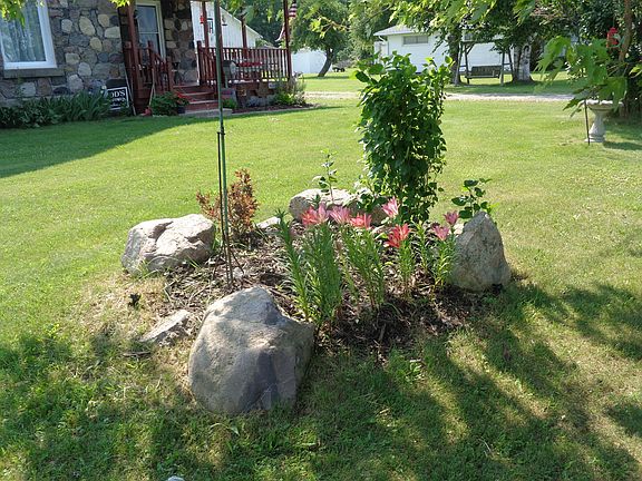 4th image of 8083 Cathro Rd