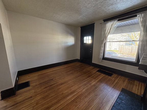 5th image of 687 E Columbus St #687