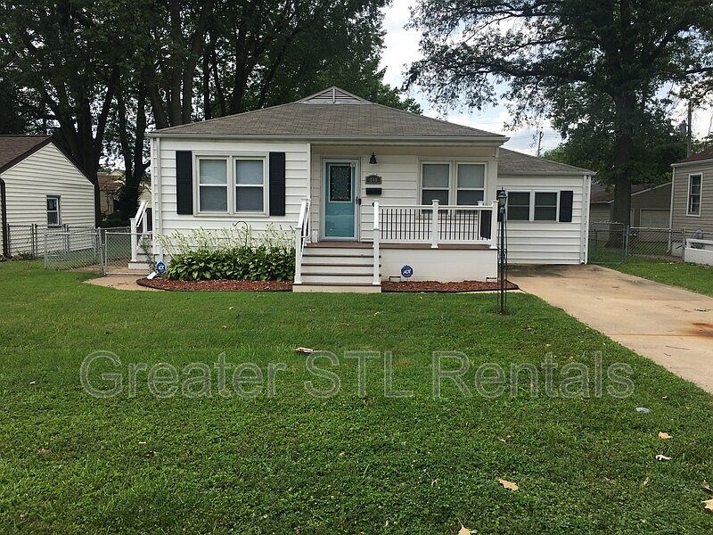 1st image of 748 Loekes Dr
