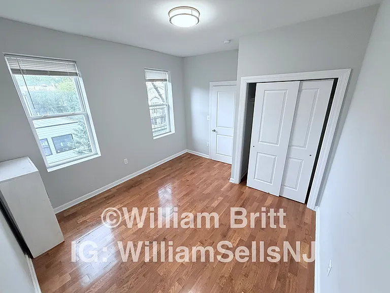 146-150 Manhattan Ave #16 — Photo 17