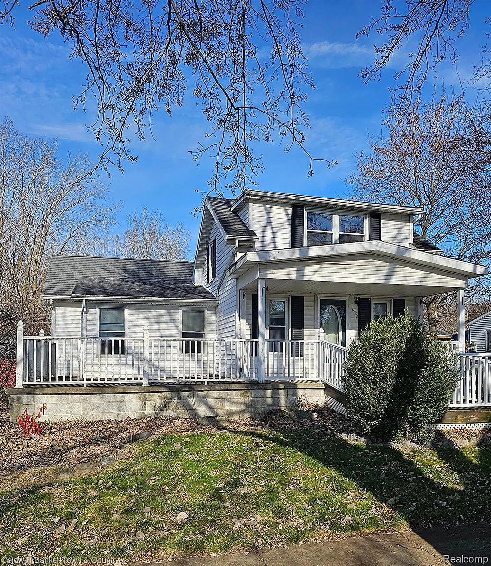 430 Power St photo 1
