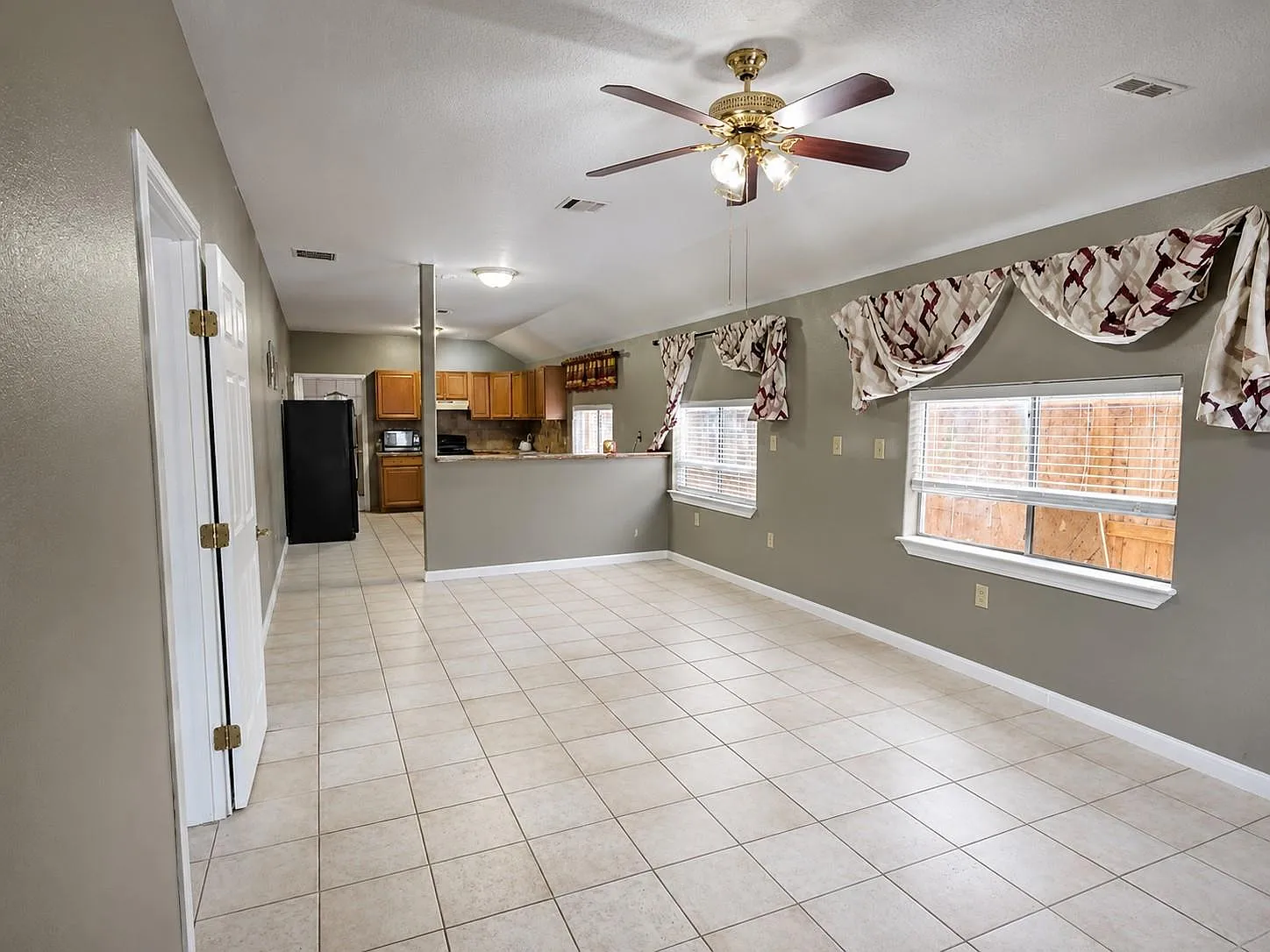 1 bed, 1.0 bath, 800 sqft, $1,300 — Photo 3
