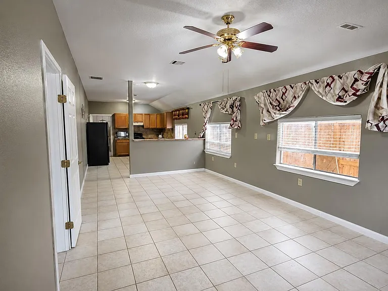 5527 Lauder Rd — Photo 3