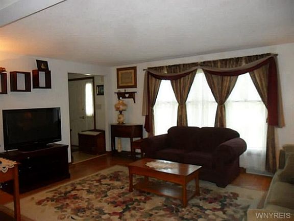 5th image of 6972 Rebecca Dr
