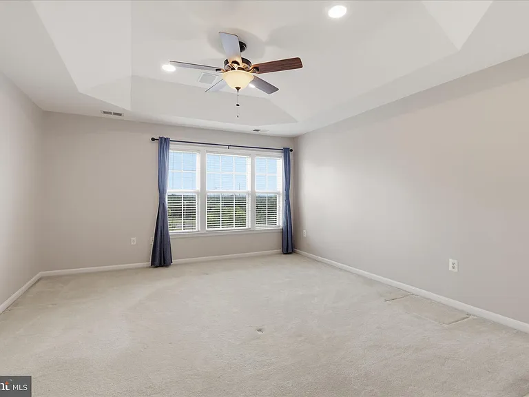 812 Sydney Ter NE — Photo 21