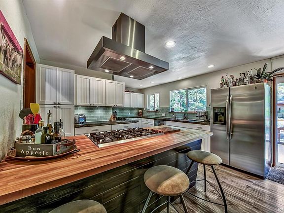 3rd image of 805 Julie Ln