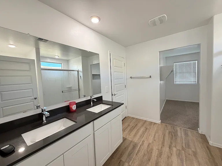 10442 W Guildford Ln — Photo 17