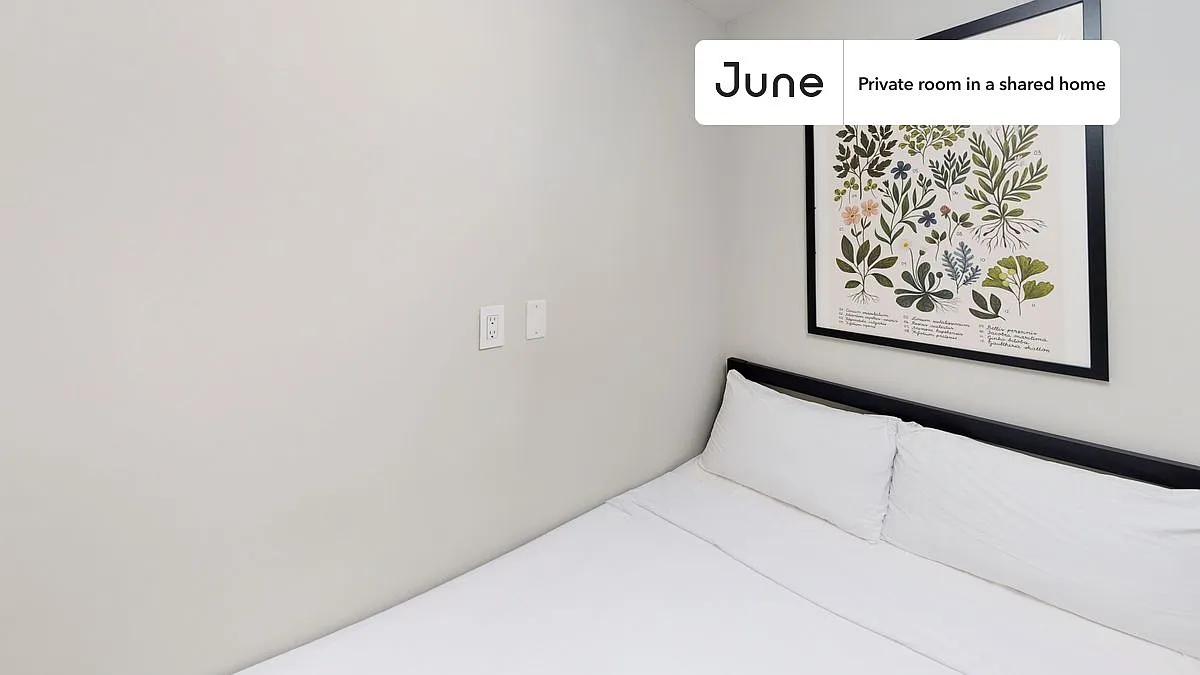 Full bedroom in 3 bed/1 bath home in East Village #729 C — Photo 3