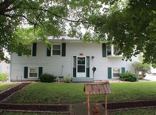 913 5th St, Colona, IL 61241