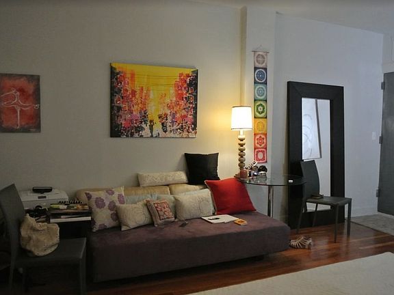 3rd image of 2138 31st St APT 4A