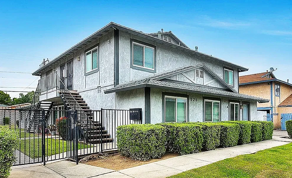 2 bed, 800 sqft, $2,550 — Photo 1