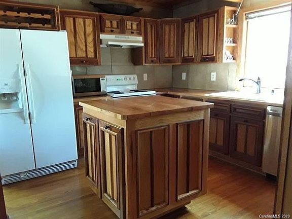 3rd image of 122 Ski Haven Pl